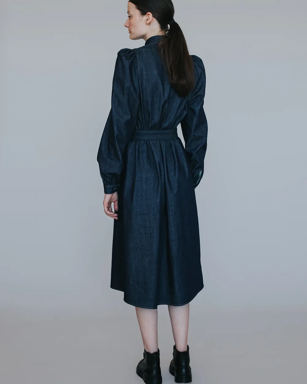 Dunkles Utility-Kleid – Simone Becke Kitzbühel