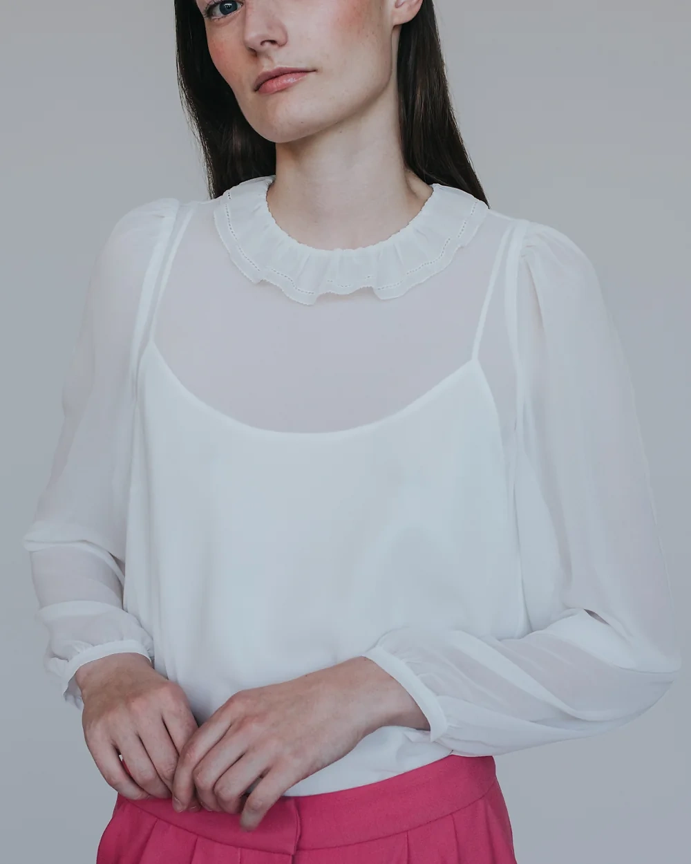 Pinke Hose mit weißer Bluse – Simone Becke AW20