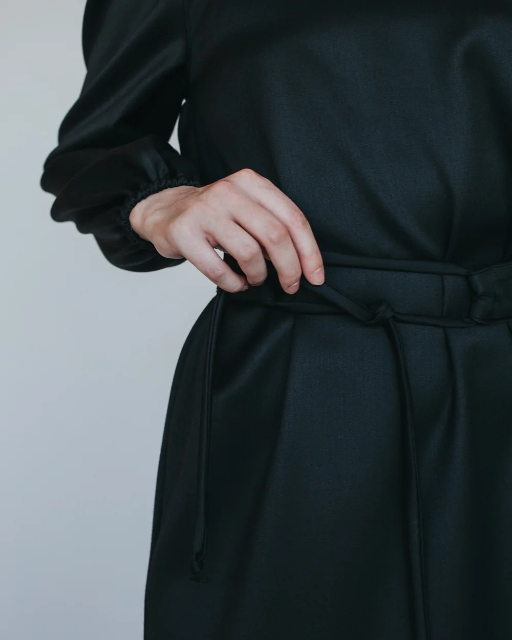 Schwarzes Kleid – Simone Becke AW20