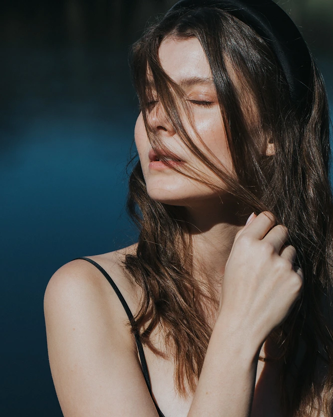 Schwarzer Haarreifen aus der SS20 Kollektion – Simone Becke