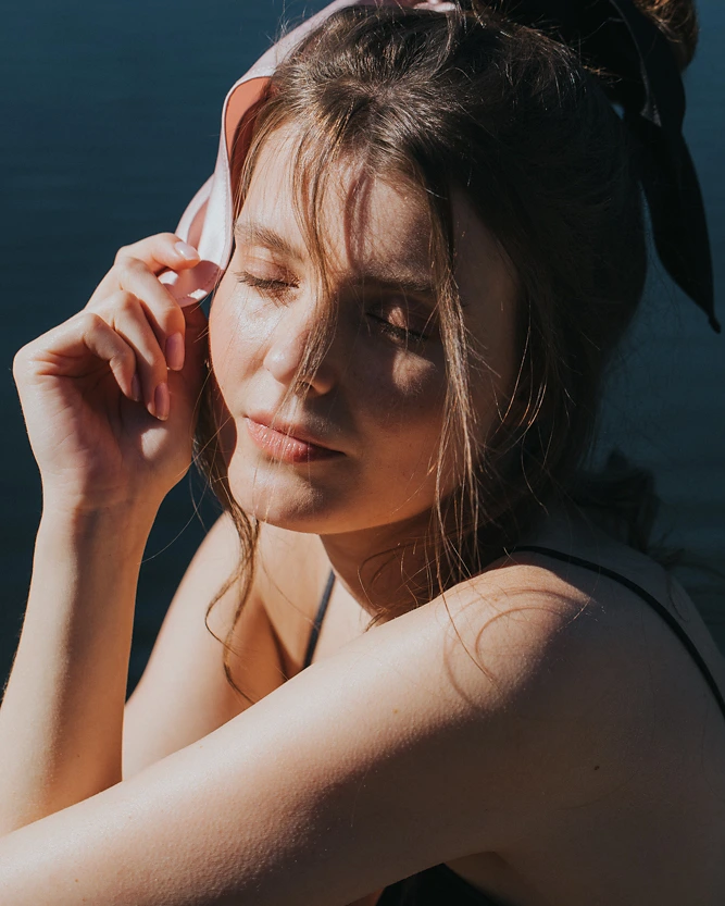 Schwarzer Haarreifen aus der SS20 Kollektion – Simone Becke