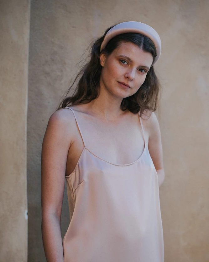 Weißer Haarreifen aus der SS20 Kollektion – Simone Becke