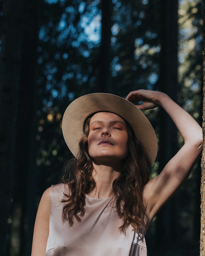 Beiger Hut aus der SS20 Kollektion – Simone Becke
