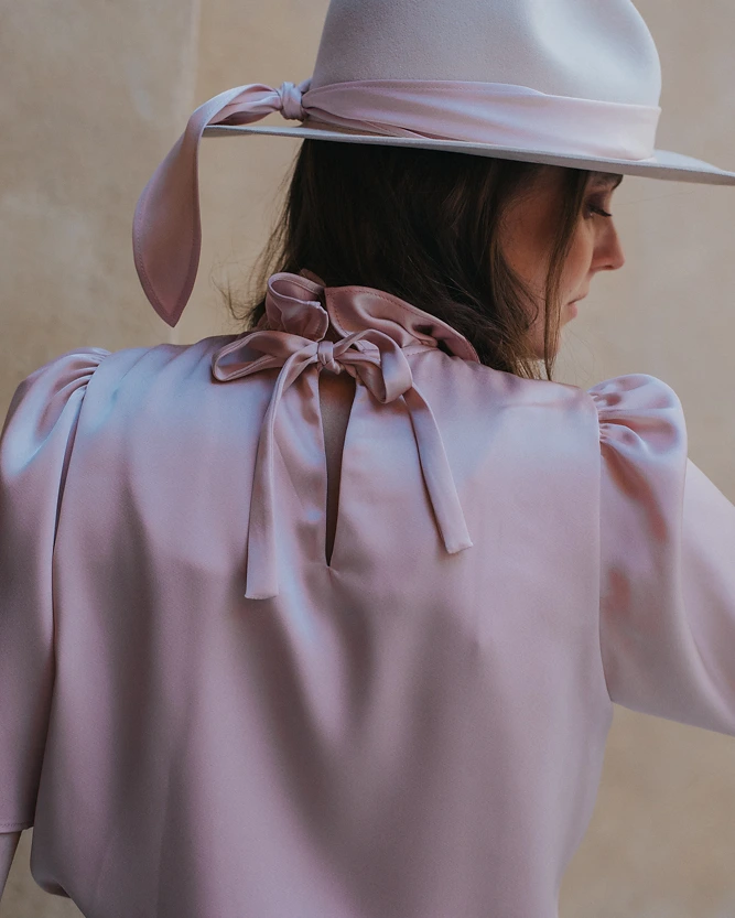 Weiß-rosa Hut aus der SS20 Kollektion – Simone Becke