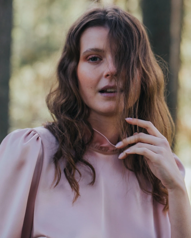 Rosa Gürtelbluse aus der SS20 Kollektion – Simone Becke