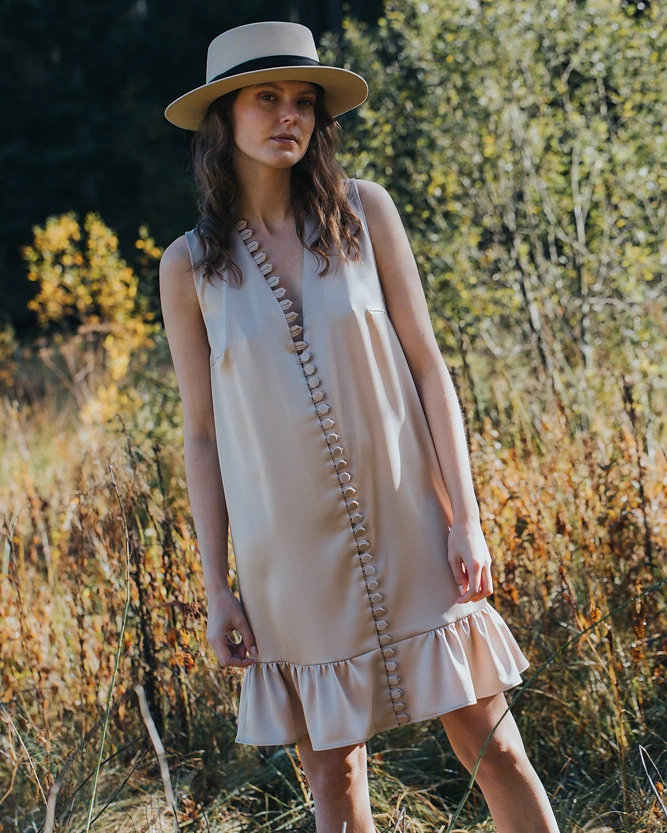 Rosa Knopfkleid aus der SS20 Kollektion – Simone Becke