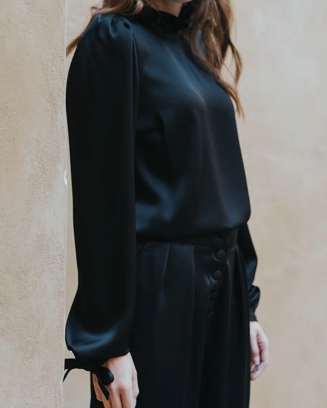 Schwarze Hose aus der SS20 Kollektion – Simone Becke