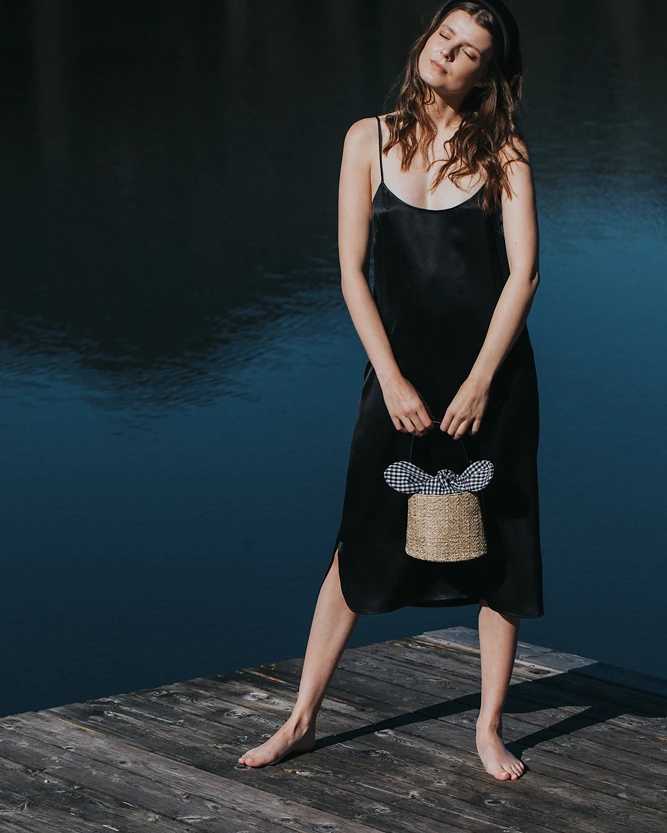 Schwarzes Slipkleid aus der SS20 Kollektion – Simone Becke