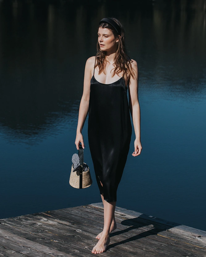 Schwarzes Slipkleid aus der SS20 Kollektion – Simone Becke