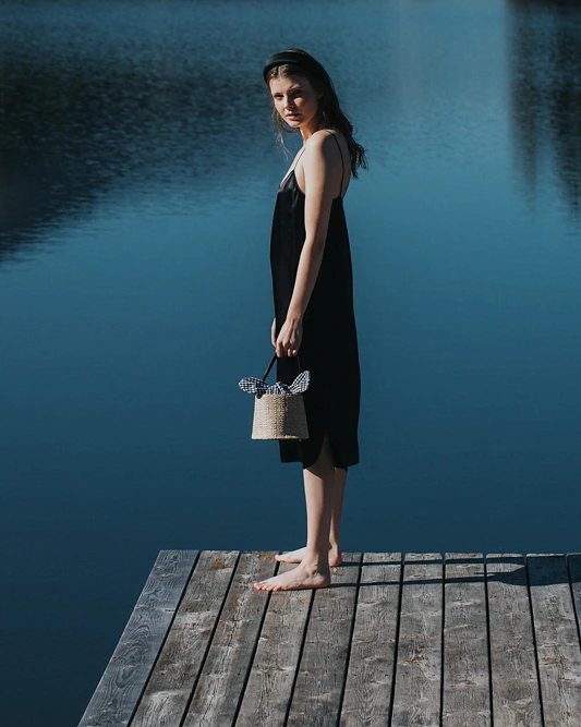 Schwarzes Slipkleid aus der SS20 Kollektion – Simone Becke